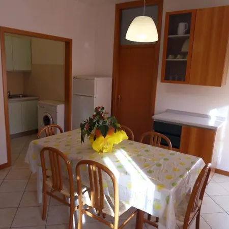 In With Two-bedrooms 2 *